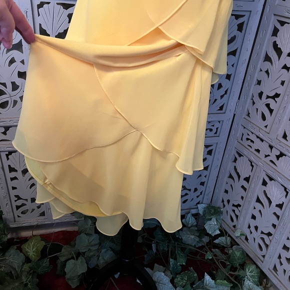 💛HOST PICK💛 SENSATIONAL SOFT YELLOW LAYERED SPAGHETTI STRAPS LONG FORMAL DRESS - Picture 5 of 10